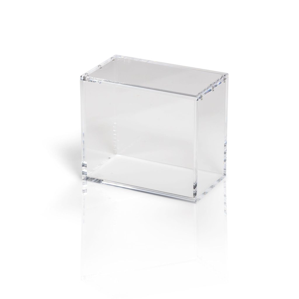 With over 55,000 pieces sold, the Booster Box acrylic case has quickly become a collector favorite, alongside our popular ETB case. Designed with a unique 6MM thickness, it strikes the perfect balance between durability and elegance, providing exceptional protection for your treasured Pokemon Booster Box. Featuring N52 magnets for secure closure and easy access, this case has undergone rigorous testing to ensure it is one of the strongest in our lineup. Plus, with UV protection and ultra-clear transparency, your collection will stay safe from damage while being displayed in perfect clarity. Specifications Product size: 15,4 x 8,9 x 13,6 cm Proven Populariteit Exclusive 6MM Thickness Versatile Display Options 100% Virgin Acrylic materials to prevent scratches Collector-Grade N52 Magnets