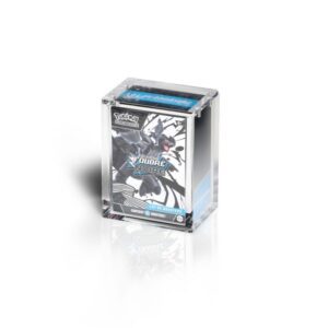 Een transparante acrylic case speciaal ontworpen voor het veilig opslaan en beschermen van een sealed Booster Bundle. Booster Bundles behoren tegenwoordig tot de populairste sealed producten onder verzamelaars, naast ETB’s en Booster Boxes. Dankzij het compacte formaat zijn ze eenvoudig op te slaan én perfect om sealed te displayen. Deze case houdt jouw Booster Bundle netjes en strak, helpt slijtage door handling te voorkomen en geeft direct een premium display-uitstraling terwijl de artwork volledig zichtbaar blijft. Specificaties Afmetingen product: 9,2 x 6,6 x 12,1 cm Speciaal ontworpen voor sealed Booster Bundles Kristalhelder acrylic voor een premium display-uitstraling UV-bescherming tegen verkleuring en slijtage door licht Sterke collector-grade N52 magneten voor een veilige sluiting
