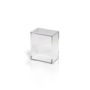 Een kristalheldere acrylic case voor de Funko Pop waar je trots op bent om te displayen. Ontworpen met een perfecte pasvorm en een subtiele premium uitstraling, zodat de focus volledig op jouw Funko Pop blijft terwijl de case zelf strak en minimalistisch oogt. Gemaakt van hoogwaardig virgin acrylic voor extra krasbestendigheid en ultra-heldere transparantie. Hierdoor krijgt jouw collectible vanuit iedere hoek een luxe presentatie. De krachtige N52 magneten zorgen voor eenvoudige toegang, terwijl de gepolijste hoeken zorgen voor een gladde en verfijnde afwerking. De constructie is getest om meer dan 100+ kg te weerstaan zonder schade aan de Funko Pop. Specificaties Afmetingen product: 13,4 x 10,3 x 17,2 cm Gemaakt van virgin acrylic voor extra krasbestendigheid Ultra-heldere transparantie voor een premium presentatie Eenvoudige toegang dankzij krachtige N52-grade magneten Gepolijste hoeken voor een strakke en luxe afwerking Getest op een draagkracht van 100+ kg zonder schade aan de Funko Pop