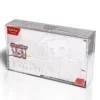 Premium Acrylic Case – Pokémon Ultra Premium Collection Bescherm en presenteer jouw sealed Pokémon Ultra Premium Collection Box met deze hoogwaardige Premium Acrylic Case. De case is speciaal ontworpen voor Ultra Premium Collection (UPC)-boxen en biedt optimale bescherming tegen stof, krassen en dagelijkse slijtage, terwijl de originele verpakking volledig zichtbaar blijft. Ultra Premium Collection Boxes behoren tot de meest gewilde premiumproducten binnen de Pokémon TCG. Dankzij de exclusieve inhoud, luxe afwerking en beperkte beschikbaarheid zijn deze boxen een waardevolle toevoeging aan iedere sealed collectie. Deze Premium Acrylic Case is geschikt voor meerdere populaire UPC-modellen, waaronder de Pokémon 151 Ultra Premium Collection, Terapagos ex Ultra Premium Collection en Mega Charizard X Ultra Premium Collection. Met deze Premium Acrylic Case blijft jouw Ultra Premium Collection uitstekend beschermd én krijgt deze een luxe display-uitstraling die perfect past in een vitrinekast of hoogwaardige sealed collectie.