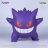 Pokémon Gengar – Home Collection (43 cm) Maak een statement met de Pokémon Gengar – Home Collection van Funism. Deze iconische Ghost-type Pokémon is uitgevoerd in een krachtig design en is een absolute eyecatcher voor elke kamer, game room of Pokémon-display. Met een hoogte van ongeveer 43 cm en vervaardigd uit hoogwaardig PVC, combineert deze Gengar een indrukwekkend formaat met een strakke afwerking. Perfect voor collectors die hun collectie willen upgraden of voor fans die op zoek zijn naar een uniek decoratief item. ✨ Waarom deze Gengar? Donkere vibes, herkenbaar design en een premium uitstraling — een must-have voor elke Gengar-fan. Specificaties Brand: Funism Series: Pokémon Materiaal: PVC Hoogte: ca. 43 cm 🛒 Nu verkrijgbaar bij Collector Store