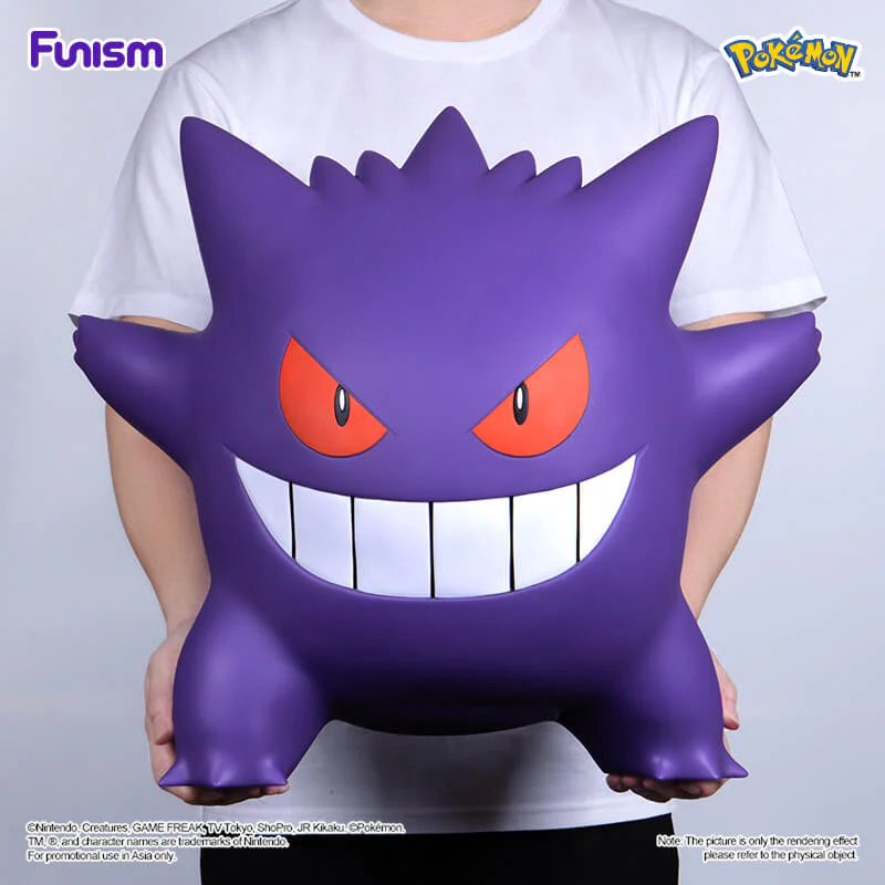 Pokémon Gengar – Home Collection (43 cm) Maak een statement met de Pokémon Gengar – Home Collection van Funism. Deze iconische Ghost-type Pokémon is uitgevoerd in een krachtig design en is een absolute eyecatcher voor elke kamer, game room of Pokémon-display. Met een hoogte van ongeveer 43 cm en vervaardigd uit hoogwaardig PVC, combineert deze Gengar een indrukwekkend formaat met een strakke afwerking. Perfect voor collectors die hun collectie willen upgraden of voor fans die op zoek zijn naar een uniek decoratief item. ✨ Waarom deze Gengar? Donkere vibes, herkenbaar design en een premium uitstraling — een must-have voor elke Gengar-fan. Specificaties Brand: Funism Series: Pokémon Materiaal: PVC Hoogte: ca. 43 cm 🛒 Nu verkrijgbaar bij Collector Store