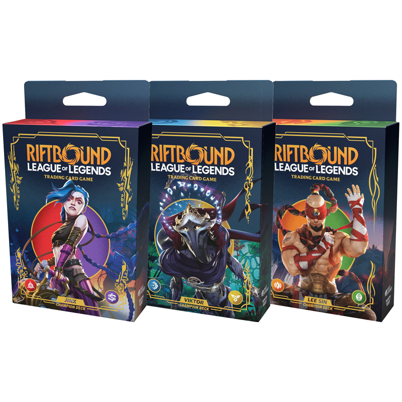 🎮 Riftbound: League of Legends – Origins Champion Deck Kies jouw Champion | 56 Kaarten Speelklaar Deck | Inclusief Booster Stap direct in de wereld van Riftbound, de strategische trading card game gebaseerd op het wereldwijde fenomeen League of Legends. Riftbound is ontworpen voor ultieme multiplayer actie. Speel intense 1v1 duels, vorm teams van twee of ga voor complete chaos in een free for all met vier spelers. Strategie, timing en slimme synergie bepalen wie de Rift domineert. 🌟 Origins – De Eerste Set Origins is de allereerste set van Riftbound en bevat maar liefst 300 verschillende kaarten. Je vindt hierin bekende Champions uit de game en animatieserie, waaronder: Jinx Viktor Lee Sin Combineer jouw Champion met Units en signature Spells en bouw een strategie die past bij jouw speelstijl. 🔥 Kies Jouw Champion Deck (GEEN SET) Dit product betreft één individueel Champion Deck naar keuze. Je kiest zelf welke Champion jij wilt spelen: Jinx Viktor Lee Sin Een Champion Deck bevat alles wat je nodig hebt om direct te starten én je eerste collectie op te bouwen. 📦 Inhoud Champion Deck – Origins Elk deck bevat: 1 kant-en-klaar deck van 56 kaarten Inclusief 3 rares Inclusief de gekozen Champion (Jinx, Viktor of Lee Sin) 1 boosterpack van League of Legends Origins 1 papieren playmat 1 kartonnen deckbox 1 boekje met spelregels en deckbuilding tips De meegeleverde booster is perfect om je deck direct te upgraden of je verzameling uit te breiden.
