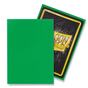 Dragon Shield – Standard Size Matte Sleeves Apple Green – 100 Sleeves Bescherm je kaarten met Dragon Shield Matte Sleeves. Deze stevige sleeves combineren betrouwbare bescherming met een matte appelgroene achterkant, ideaal voor zowel casual als competitief gebruik. De sleeves hebben een standaardformaat van 63 x 88 mm en zijn PVC-vrij. Ze zijn geschikt voor populaire Trading Card Games zoals Magic: The Gathering, Pokémon TCG en Lord of the Rings TCG. Iedere box bevat 100 sleeves en is voorzien van een printed label waarop je eenvoudig de naam van je favoriete deck kunt noteren. SPECIFICATIES Merk: Dragon Shield Serie: Matte Formaat: Standard Size – 63 x 88 mm Inhoud: 100 sleeves Kleur: Appelgroen (Apple Green) Matte achterkant PVC-vrij Geschikt voor Magic: The Gathering, Pokémon TCG, Lord of the Rings TCG en andere Standard Size kaartspellen Inclusief printed label voor het labelen van je deck Geschikt voor spelen, vervoeren en bewaren