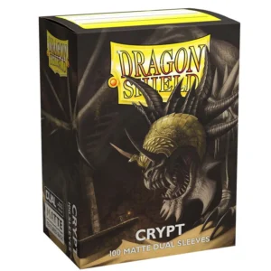 Dragon Shield – Standard Size Dual Matte Sleeves Crypt – 100 Sleeves Geef je deck een duistere uitstraling met de Dragon Shield Dual Matte Crypt Sleeves. Deze sleeves hebben een heldere voorkant en een gestructureerde matte Crypt-achterkant, gecombineerd met een volledig zwarte binnenzijde die een stijlvolle omlijsting rond je kaarten creëert. De Dual Matte-serie is volledig ondoorzichtig, waardoor de sleeves ook geschikt zijn voor het spelen met dubbelzijdige kaarten. De gestructureerde matte achterkant zorgt daarnaast voor uitstekende handling en soepel schudden tijdens het spelen. Iedere verpakking bevat 100 sleeves en wordt geleverd in een stevige kartonnen deckbox. Deze biedt ruimte aan 75+ single-sleeved kaarten of 65+ double-sleeved kaarten en is voorzien van een label bovenop de box voor personalisatie. SPECIFICATIES Merk: Dragon Shield Serie: Dual Matte Formaat: Standard Size – 63 x 88 mm Inhoud: 100 sleeves Kleur: Crypt Transparante voorkant Gestructureerde matte achterkant Zwarte binnenzijde voor een strakke omlijsting van de kaart Volledig ondoorzichtig Geschikt voor dubbelzijdige kaarten Ontworpen voor soepel schudden en uitstekende handling Inclusief stevige kartonnen deckbox Ruimte voor 75+ single-sleeved kaarten Ruimte voor 65+ double-sleeved kaarten Personaliseerbaar label bovenop de box Geschikt voor Standard Size Trading Card Games
