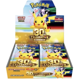 Pokémon Card Game MEGA: 30th Celebration Booster Box (m6a) (Japans) Vier 30 jaar Pokémon Trading Card Game met de exclusieve Pokémon Card Game MEGA: 30th Celebration Booster Box (m6a) (Japans). Deze bijzondere Japanse jubileumuitgave maakt deel uit van de historische 30th Celebration-serie en behoort tot de allereerste gelijktijdige wereldwijde Pokémon TCG-release. Een absolute must-have voor verzamelaars die op zoek zijn naar één van de meest bijzondere sets uit de geschiedenis van Pokémon. De 30th Celebration MEGA Booster Box bevat meerdere boosterpacks uit de jubileumuitbreiding, waardoor je volop kans maakt op de meest gewilde kaarten uit de set. In tegenstelling tot reguliere Japanse boosters bevat ieder boosterpack 6 premium foil kaarten, waarbij iedere kaart is voorzien van een hoogwaardige holografische afwerking. Eén van de grootste hoogtepunten van de set is de gegarandeerde Pikachu-kaart in ieder boosterpack. Er zijn maar liefst 30 unieke Pikachu-illustraties te verzamelen, waarbij iedere uitvoering is ontworpen door een andere gerenommeerde kunstenaar. Daarnaast keren iconische Pokémon-kaarten terug als luxe herdrukken, voorzien van een exclusieve 30th Celebration Pikachu-stempel. Ook introduceert deze jubileumset de gloednieuwe Futuristic Rare (FUR)-rarity. Deze indrukwekkende kaarten zijn ontworpen door de bekende Japanse kunstenaar YOSHIROTTEN en kenmerken zich door een futuristische, artistieke stijl. Tot de grootste chase cards behoren onder andere spectaculaire uitvoeringen van Mew ex en Mewtwo ex. Inhoud 1 Pokémon Card Game MEGA: 30th Celebration Booster Box (m6a) (Japans) Meerdere Pokémon Card Game MEGA: 30th Celebration Booster Packs Iedere booster bevat 6 premium foil Pokémon-kaarten Of je nu een verzamelaar bent van Japanse Pokémon-producten, op zoek bent naar de exclusieve Futuristic Rare-kaarten of een complete boosterbox van deze historische jubileumset wilt openen, de Pokémon Card Game MEGA: 30th Celebration Booster Box (m6a) is een schitterende toevoeging aan iedere Pokémon-collectie.