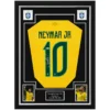 Neymar Jr. – Gesigneerd Brazilië WK 2026 Shirt | Professioneel Ingelijst & Gecertificeerd Een exclusief verzamelstuk van één van de meest spectaculaire voetballers van zijn generatie: Neymar Jr. Dit Brazilië WK 2026-shirt is persoonlijk gesigneerd door Neymar Jr. en professioneel verwerkt in een luxe memorabilia-display. Een indrukwekkend collectors item dat de flair, creativiteit en passie van de Braziliaanse superster perfect weerspiegelt. Braziliaanse magie op het grootste podium Neymar Jr. staat wereldwijd bekend om zijn ongekende techniek, creativiteit en spectaculaire speelstijl. Al jarenlang behoort hij tot de absolute wereldtop en is hij één van de grootste iconen van het Braziliaanse voetbal. Met talloze prijzen op clubniveau en een indrukwekkende interlandcarrière heeft Neymar een blijvende indruk achtergelaten op het internationale voetbal. Dit gesigneerde Brazilië WK 2026-shirt vormt een bijzonder eerbetoon aan zijn optreden op het grootste voetbaltoernooi ter wereld. Gesigneerd & gecertificeerd Het shirt is persoonlijk gesigneerd door Neymar Jr. en wordt geleverd met een certificaat van echtheid. Daarnaast is het professioneel ingelijst met hoogwaardige materialen om het shirt optimaal te presenteren én te beschermen. Hierdoor is het direct klaar om een prominente plaats te krijgen in een collectie, kantoor, mancave of andere bijzondere ruimte. Productkenmerken: Brazilië WK 2026 voetbalshirt Persoonlijk gesigneerd door Neymar Jr. Inclusief certificaat van echtheid Professioneel en luxe ingelijst Premium voetbalmemorabilia Exclusief display- en verzamelobject Direct klaar om tentoongesteld te worden Een premium collectors item Gesigneerde memorabilia van Neymar Jr. behoren wereldwijd tot de meest gewilde voetbalverzamelobjecten. Dit professioneel ingelijste WK 2026-shirt combineert exclusiviteit, authenticiteit en een luxe presentatie in één indrukwekkend display. Een premium verzamelstuk voor liefhebbers van Neymar Jr., Brazilië en exclusieve voetbalmemorabilia. Braziliaanse klasse. Een iconische handtekening. Een blikvanger voor iedere collectie.