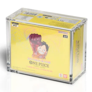 Premium Acrylic Case – One Piece Booster Box (OP-04 en nieuwer) Bescherm en presenteer jouw sealed One Piece Booster Box met deze hoogwaardige Premium Acrylic Case. Deze case is speciaal ontworpen voor One Piece Booster Boxes vanaf OP-04 en biedt optimale bescherming tegen stof, krassen en dagelijkse slijtage, terwijl de originele verpakking volledig zichtbaar blijft. One Piece heeft zich razendsnel ontwikkeld tot een van de populairste Trading Card Games ter wereld. Hierdoor zijn sealed boosterboxen steeds gewilder onder verzamelaars. Met deze Premium Acrylic Case blijft jouw booster box niet alleen uitstekend beschermd, maar krijgt deze ook een luxe display-uitstraling die perfect past in iedere collectie. Specificaties Afmetingen: 16,6 × 7,8 × 13 cm Speciaal ontworpen voor One Piece Booster Boxes vanaf OP-04 Kristalhelder premium acryl voor een luxe presentatie Hoogwaardige UV-bescherming om verkleuring door licht te helpen beperken Voorzien van krachtige Collector Grade N52-magneten voor een veilige en stevige sluiting