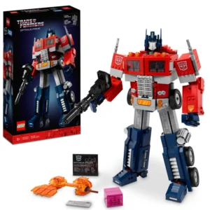 LEGO Icons – Transformers Optimus Prime 10302 Breng de legendarische leider van de Autobots tot leven met de indrukwekkende LEGO Icons Transformers Optimus Prime. Bouw het iconische personage steen voor steen en transformeer hem vervolgens van robot naar vrachtwagen zonder het model uit elkaar te halen. In robotmodus is Optimus Prime maar liefst 35 cm hoog en beschikt hij over 19 scharnierpunten, waardoor je verschillende herkenbare poses kunt creëren. Open de borstholte om de Autobot Matrix of Leadership te plaatsen en maak Optimus Prime klaar voor de strijd met zijn uitgebreide verzameling accessoires. De set bevat onder andere de bekende ionblaster, Energon-bijl, jetpack en Energon-kubus. Transformeer het model vervolgens naar de klassieke vrachtwagenmodus voor een compleet andere presentatie. Dankzij de twee verschillende configuraties is deze set een echte blikvanger voor iedere LEGO- en Transformers-collectie. Maak het display compleet met het meegeleverde informatieplaatje en geef Optimus Prime een prominente plek in je verzameling. Productkenmerken Onderdeel van de LEGO Icons collectie Gedetailleerd bouwmodel van Transformers Optimus Prime Transformeert van robot naar vrachtwagen zonder demontage Maar liefst 19 scharnierpunten in robotmodus Openbare borstholte voor de Matrix of Leadership Inclusief Autobot Matrix of Leadership Inclusief ionblaster Inclusief Energon-bijl Inclusief jetpack Inclusief Energon-kubus Inclusief informatieplaatje Twee verschillende displaymogelijkheden: robot- en vrachtwagenmodus Specificaties LEGO-nummer: 10302 Hoogte robotmodus: ca. 35 cm Afmetingen vrachtwagenmodus: ca. 15 cm hoog × 27 cm lang × 12 cm breed Serie: LEGO Icons / Transformers