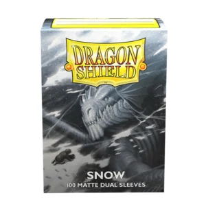 Dragon Shield – Standard Size Dual Matte Sleeves Snow (Nirin) – 100 Sleeves Geef je deck een strakke uitstraling met de Dragon Shield Dual Matte Snow (Nirin) Sleeves. Deze sleeves hebben een heldere voorkant, een witte Snow achterkant en een volledig zwarte binnenzijde, waardoor je kaarten worden omlijst met een stijlvolle zwarte rand. De Dual Matte-serie is volledig ondoorzichtig, waardoor de sleeves ook veilig gebruikt kunnen worden met dubbelzijdige kaarten. De matte, gestructureerde afwerking zorgt daarnaast voor uitstekende handling en soepel schudden tijdens het spelen. SPECIFICATIES Merk: Dragon Shield Serie: Dual Matte Formaat: Standard Size – 63 x 88 mm Inhoud: 100 sleeves Kleur: Snow (Nirin) Zwarte binnenzijde voor een strakke omlijsting van de kaart Volledig ondoorzichtige sleeves Geschikt voor dubbelzijdige kaarten Matte, gestructureerde afwerking Ontworpen voor soepel schudden en uitstekende handling Geschikt voor Standard Size Trading Card Games