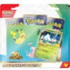 Pokémon 30th Celebration Tech Sticker Collection Vier 30 jaar Pokémon Trading Card Game met de Pokémon 30th Celebration Tech Sticker Collection. Deze speciale jubileumcollectie combineert meerdere boosters uit de exclusieve 30th Celebration-uitbreiding met unieke Pokémon-stickers waarmee je jouw laptop, tablet, telefoon of andere accessoires een persoonlijke Pokémon-uitstraling geeft. Naast de exclusieve tech stickers bevat deze collectie meerdere boosters uit de feestelijke 30th Celebration-set. Ideaal voor verzamelaars die hun collectie willen uitbreiden én op zoek zijn naar een uniek jubileumproduct. De Pokémon 30th Celebration-uitbreiding viert drie decennia Pokémon TCG en bestaat volledig uit foil kaarten. Iedere booster bevat vijf premium foil kaarten, waaronder een gegarandeerde Pikachu Rare. Er zijn maar liefst 30 verschillende Pikachu-illustraties te verzamelen, waardoor iedere pack-opening een verrassing blijft. Daarnaast bevat iedere booster ook een foil Basic Energy. Naast de geliefde klassiekers introduceert de jubileumset ook de nieuwe Futuristic Rare-rarity, met indrukwekkende illustraties van de Japanse kunstenaar YOSHIROTTEN, waaronder speciale uitvoeringen van Mew ex en Mewtwo ex. Ook keren iconische Pokémon-kaarten terug als luxe herdrukken, voorzien van een exclusieve 30th Celebration Pikachu-stempel. Inhoud Meerdere Pokémon 30th Celebration boosterpacks Exclusieve Pokémon 30th Celebration Tech Stickers Pokémon TCG Live codekaarten (indien door de fabrikant inbegrepen) Of je nu jouw favoriete apparaten wilt personaliseren, op jacht bent naar de nieuwste chase cards of jouw jubileumcollectie compleet wilt maken, de Pokémon 30th Celebration Tech Sticker Collection is een unieke toevoeging voor iedere Pokémon-verzamelaar.