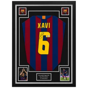 Xavi Hernández – Gesigneerd FC Barcelona Shirt | Professioneel Ingelijst & Gecertificeerd Een exclusief verzamelstuk van één van de grootste middenvelders uit de voetbalgeschiedenis: Xavi Hernández. Dit FC Barcelona-shirt is persoonlijk gesigneerd door Xavi Hernández en professioneel verwerkt in een luxe memorabilia-display. Een bijzonder collectors item dat symbool staat voor een tijdperk waarin FC Barcelona het wereldvoetbal domineerde met zijn unieke speelstijl. Het brein achter het tiki-taka Xavi Hernández wordt wereldwijd beschouwd als één van de intelligentste en meest invloedrijke middenvelders aller tijden. Met zijn ongeëvenaarde passing, spelinzicht en leiderschap was hij jarenlang het kloppende hart van FC Barcelona. Samen met iconen als Andrés Iniesta, Lionel Messi en Sergio Busquets vormde hij de basis van één van de succesvolste teams uit de voetbalgeschiedenis. Tijdens zijn carrière bij Barça won Xavi onder andere meerdere UEFA Champions League-titels, La Liga-kampioenschappen, Copa del Rey-trofeeën en diverse internationale onderscheidingen. Dit gesigneerde FC Barcelona-shirt is een eerbetoon aan een speler die een complete generatie voetbal heeft geïnspireerd. Gesigneerd & gecertificeerd Het shirt is persoonlijk gesigneerd door Xavi Hernández en wordt geleverd met een certificaat van echtheid. Daarnaast is het professioneel ingelijst met hoogwaardige materialen om het shirt optimaal te presenteren én te beschermen. Hierdoor is het direct klaar om een prominente plaats te krijgen in een collectie, kantoor, mancave of andere bijzondere ruimte. Productkenmerken: FC Barcelona voetbalshirt Persoonlijk gesigneerd door Xavi Hernández Inclusief certificaat van echtheid Professioneel en luxe ingelijst Premium voetbalmemorabilia Exclusief display- en verzamelobject Direct klaar om tentoongesteld te worden Een icoon van FC Barcelona Een gesigneerd FC Barcelona-shirt van Xavi Hernández is veel meer dan een handtekening. Het vertegenwoordigt een gouden periode in de geschiedenis van de club en eert één van de grootste spelmakers die ooit het blaugrana-shirt heeft gedragen. Een premium verzamelobject voor liefhebbers van Xavi Hernández, FC Barcelona en exclusieve voetbalmemorabilia. Een legendarische spelmaker. Een iconische handtekening. Een onmisbaar stuk Barça-geschiedenis.
